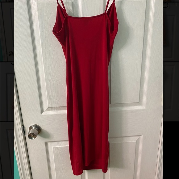 RED DRESS - Picture 2 of 2